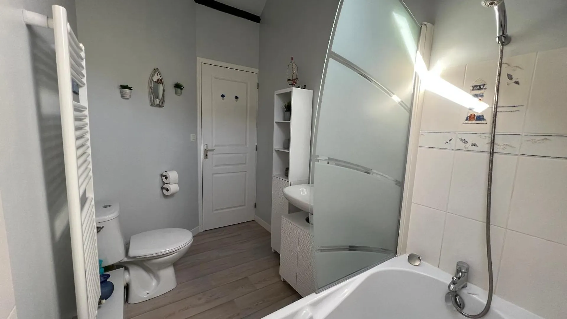Nyaraló Quai Du Val Is A Charming Pet And Family Friendly Riverside Gite In Lehon Close To Dinan Sleeps 7 Franciaország
