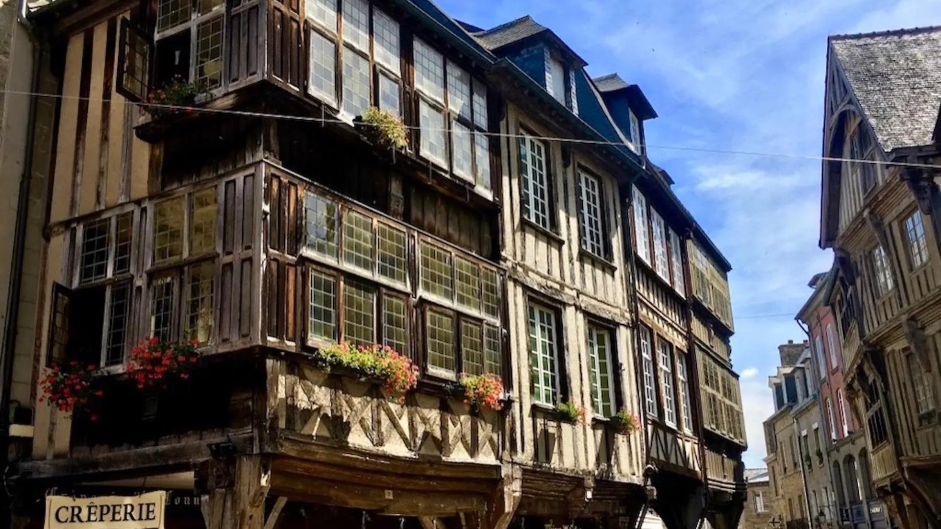 Quai Du Val Is A Charming Pet And Family Friendly Riverside Gite In Lehon Close To Dinan Sleeps 7 Nyaraló