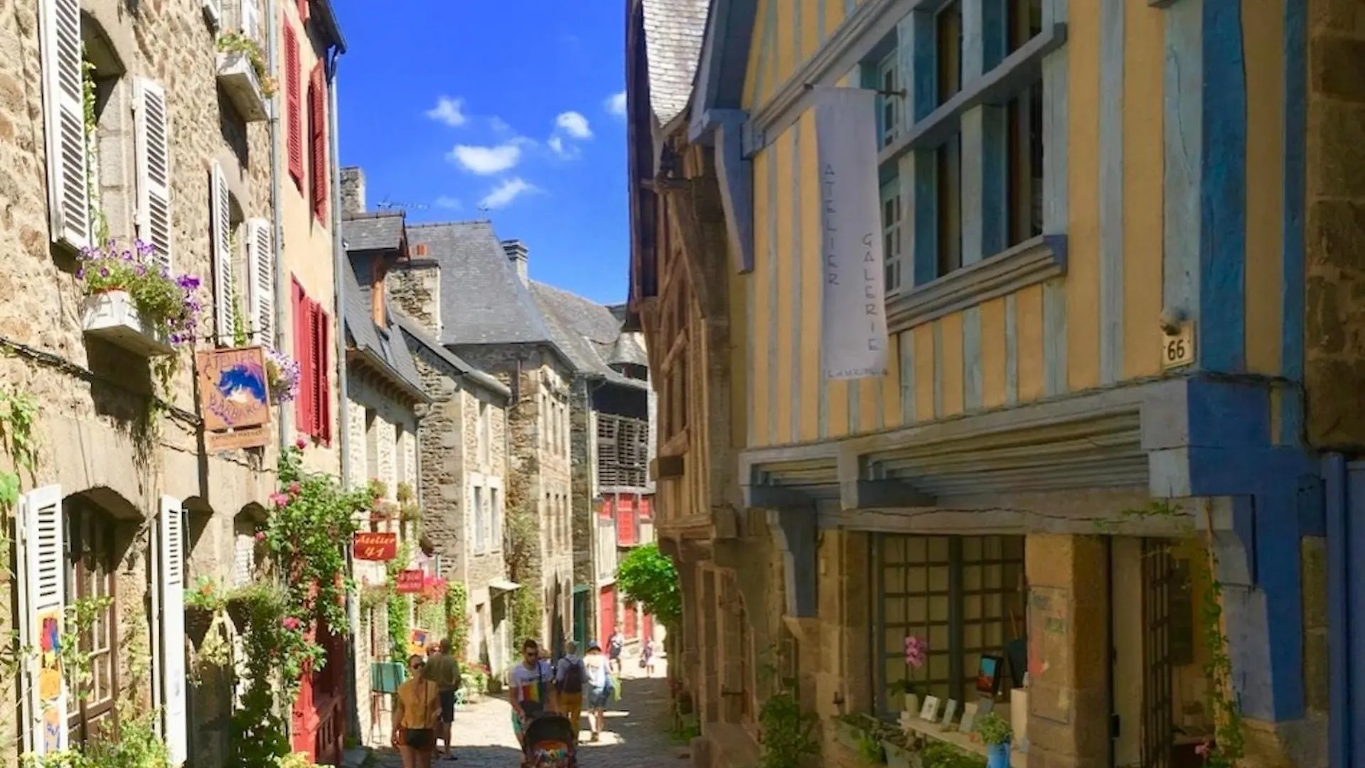 Quai Du Val Is A Charming Pet And Family Friendly Riverside Gite In Lehon Close To Dinan Sleeps 7 Nyaraló