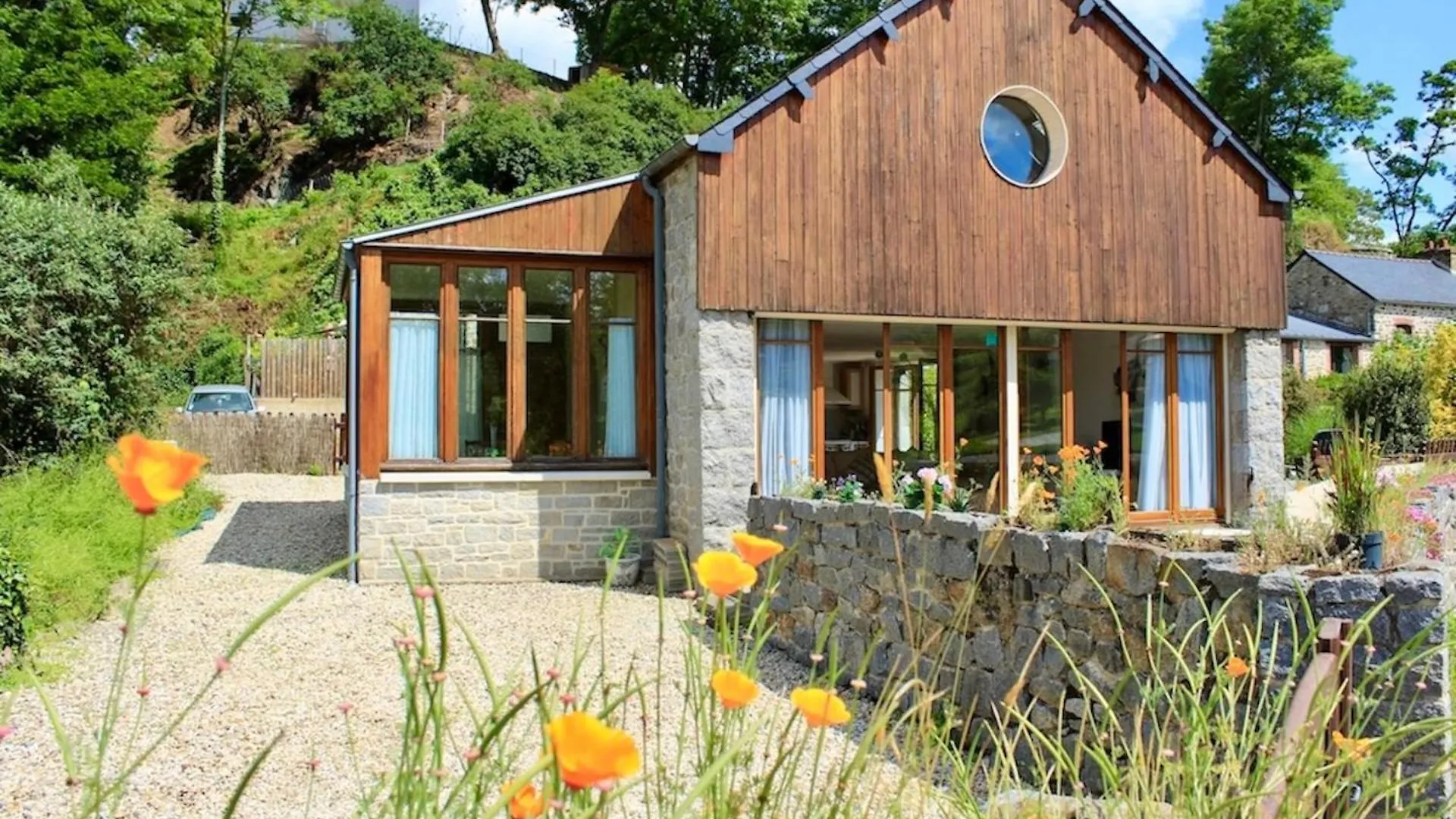 Quai Du Val Is A Charming Pet And Family Friendly Riverside Gite In Lehon Close To Dinan Sleeps 7 Nyaraló