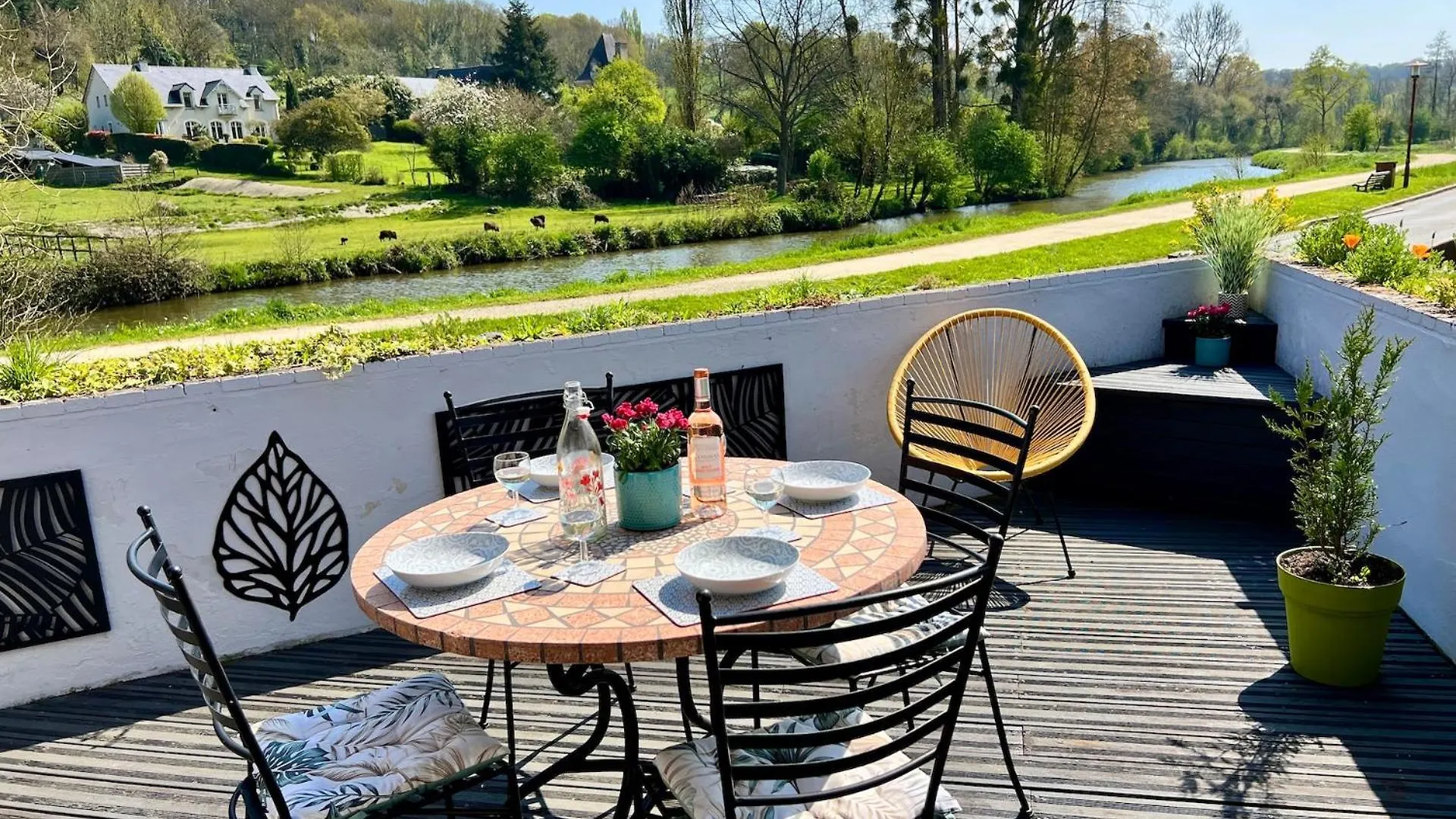 Quai Du Val Is A Charming Pet And Family Friendly Riverside Gite In Lehon Close To Dinan Sleeps 7 Franciaország
